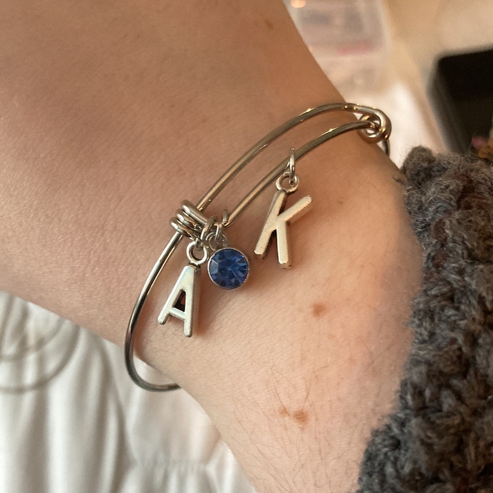 Custom silver adjustable initial bracelet - Picture 1 of 2